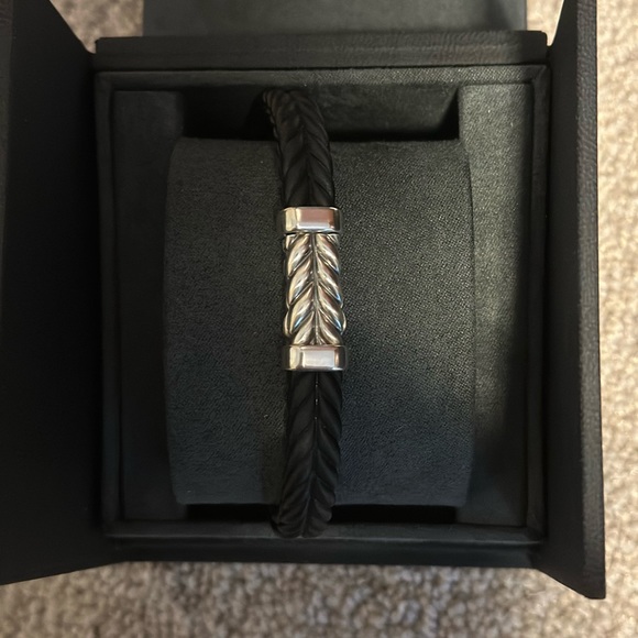 NWT David Yurman CHEVRON BLACK RUBBER BRACELET - Picture 4 of 6
